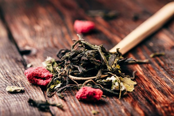 Tisane feuilles de framboisier : bienfaits et préparation